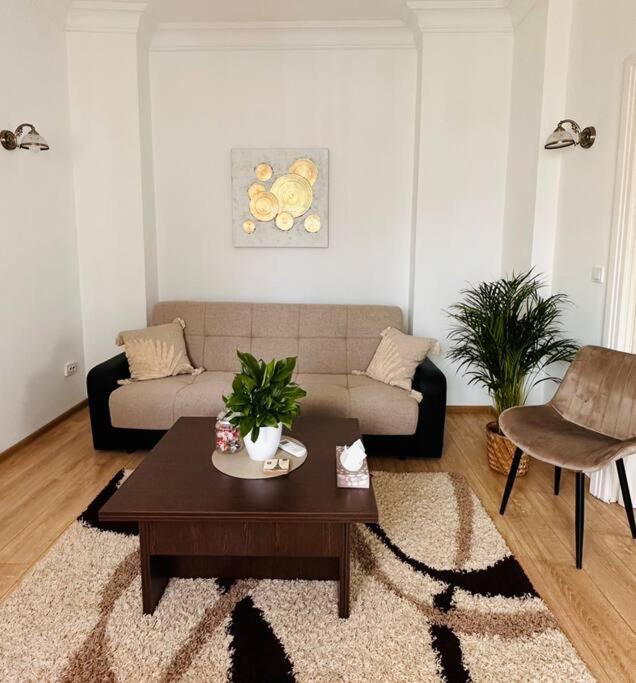 Cozy 1Br Apartment•Central•Quiet Bukarest Kültér fotó